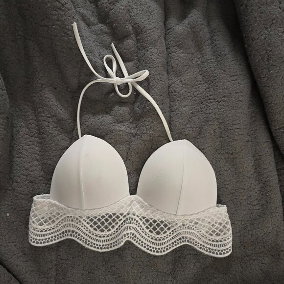 White bikini top with lace accents - Picture 1 of 5